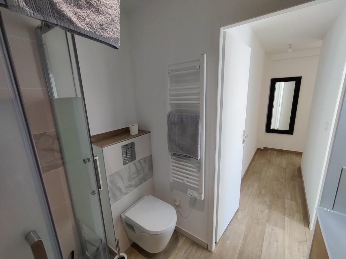 Appartement T3 Plume Hyper Centre D'Ernee ภายนอก รูปภาพ