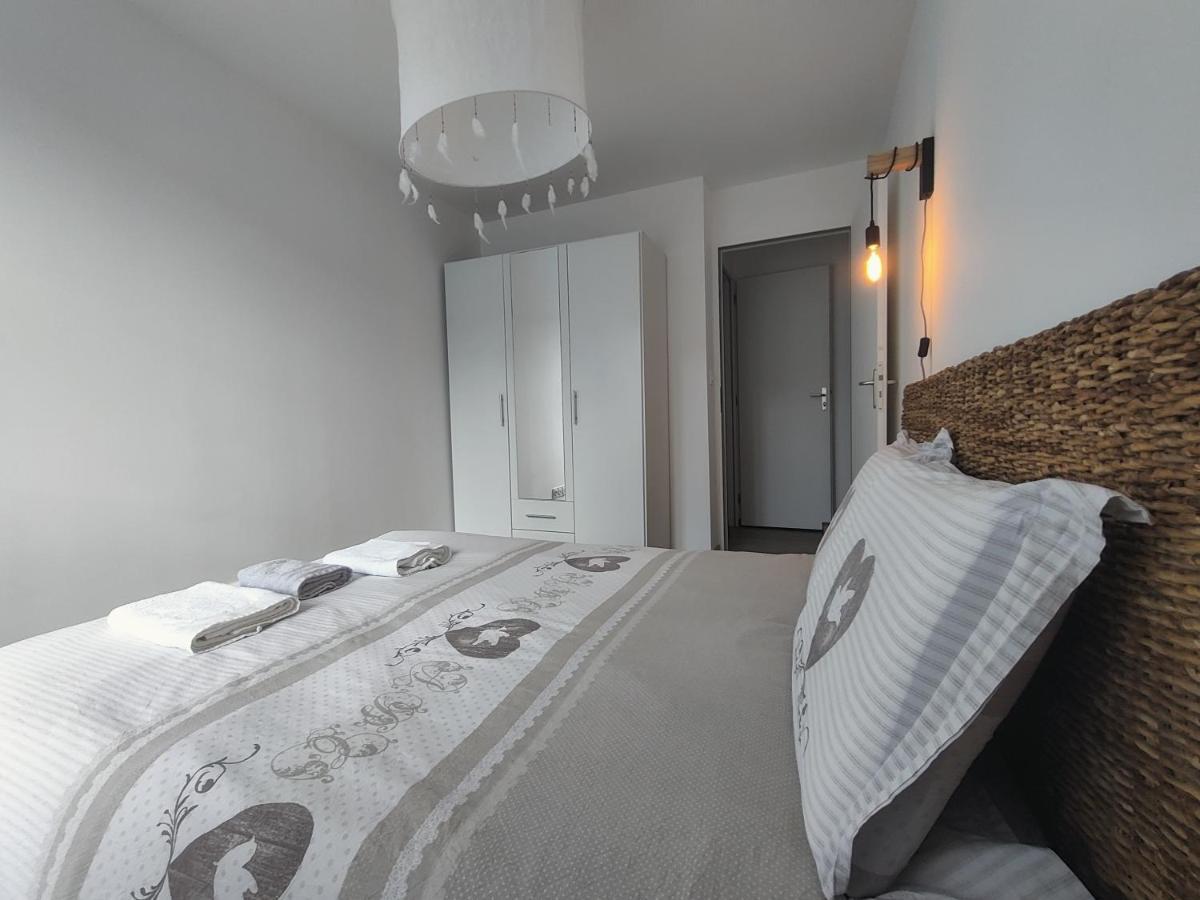 Appartement T3 Plume Hyper Centre D'Ernee ภายนอก รูปภาพ