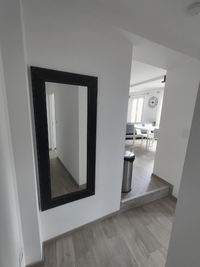Appartement T3 Plume Hyper Centre D'Ernee ภายนอก รูปภาพ